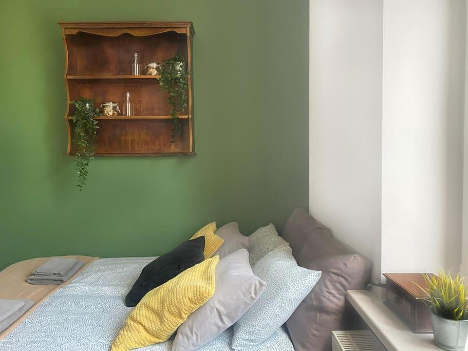 Large 89m2 Apartment, 3 Bedrooms And 2 Bathrooms * Krakau