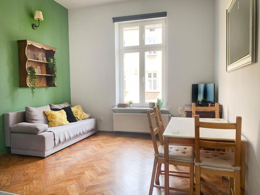 Apartment Large 89m2 Apartment, 3 Bedrooms And 2 Bathrooms *