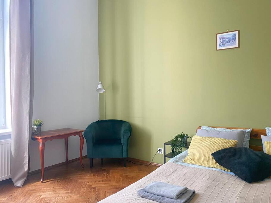 Large 89m2 Apartment, 3 Bedrooms And 2 Bathrooms