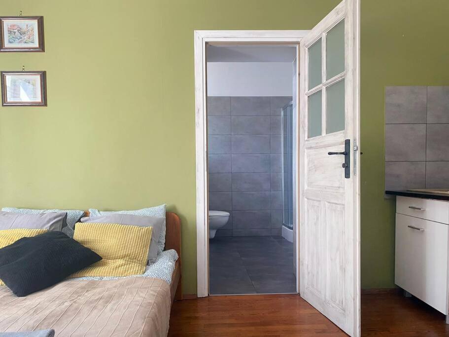 Large 89m2 Apartment, 3 Bedrooms And 2 Bathrooms Krakau