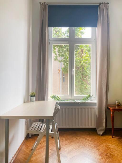 Large 89m2 Apartment, 3 Bedrooms And 2 Bathrooms Krakau
