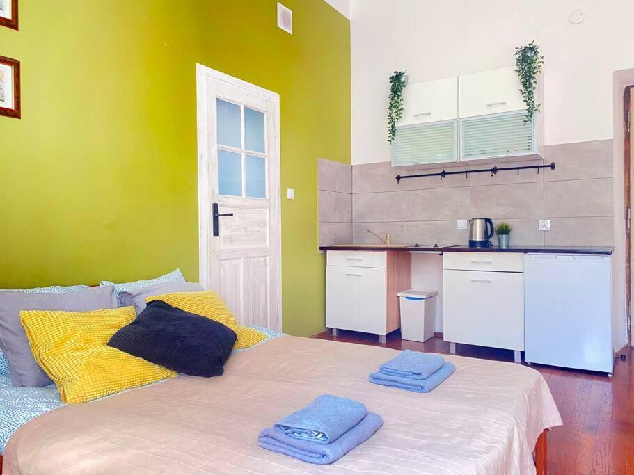 Large 89m2 Apartment, 3 Bedrooms And 2 Bathrooms Apartment Krakau