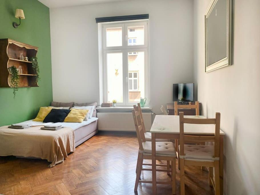 Large 89m2 Apartment, 3 Bedrooms And 2 Bathrooms Apartment