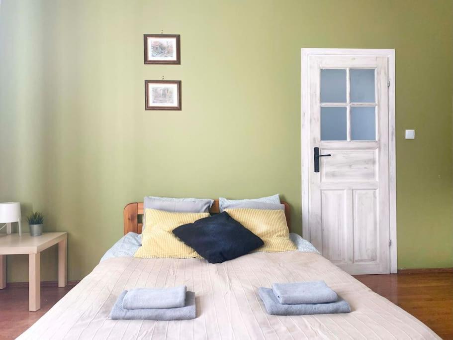 Apartment Large 89m2 Apartment, 3 Bedrooms And 2 Bathrooms *