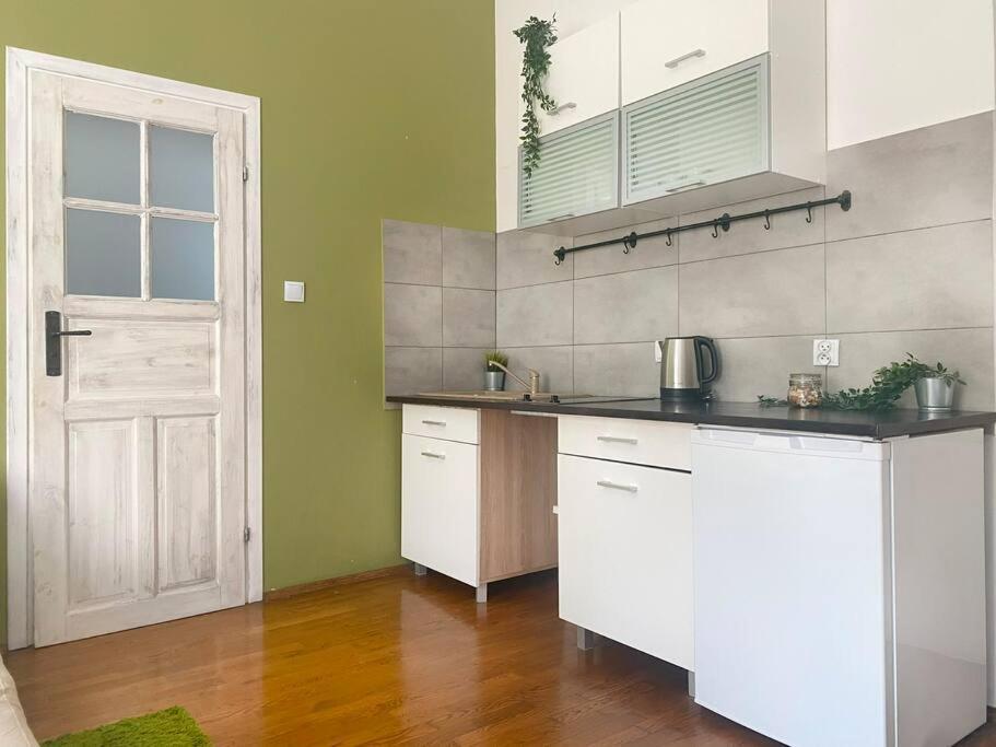 Large 89m2 Apartment, 3 Bedrooms And 2 Bathrooms * Krakau