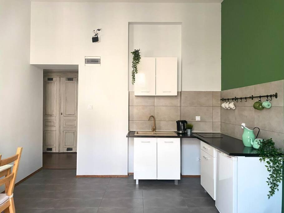 Large 89m2 Apartment, 3 Bedrooms And 2 Bathrooms