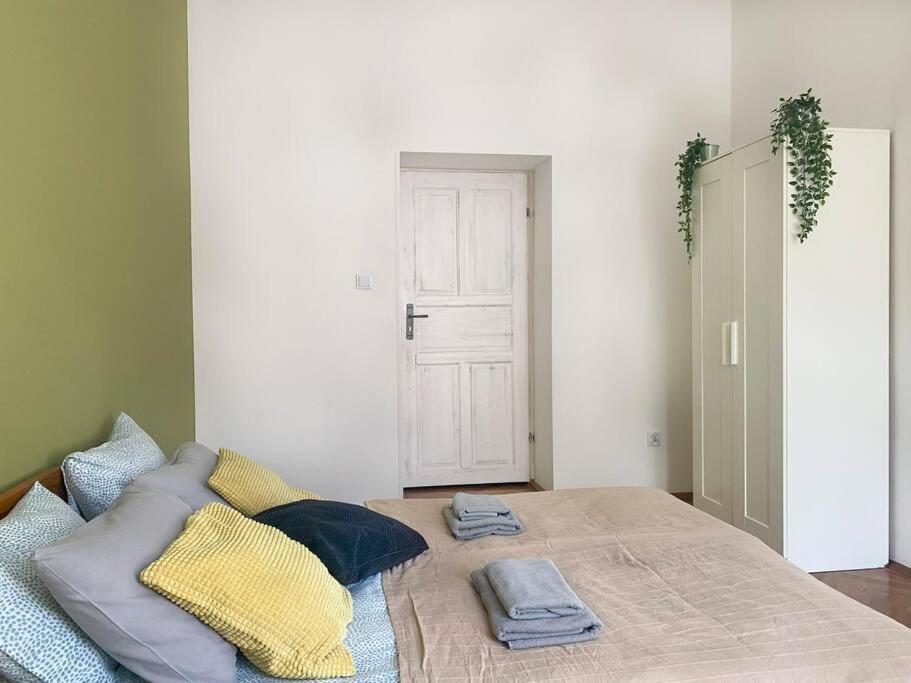 Apartment Large 89m2 Apartment, 3 Bedrooms And 2 Bathrooms