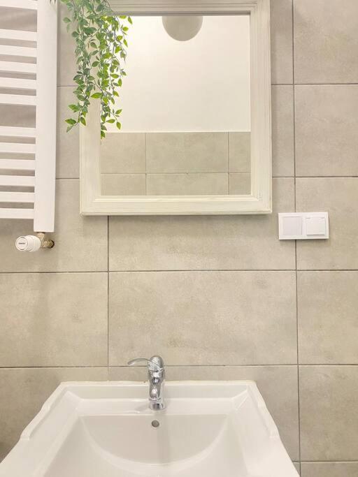 Large 89m2 Apartment, 3 Bedrooms And 2 Bathrooms Apartment *