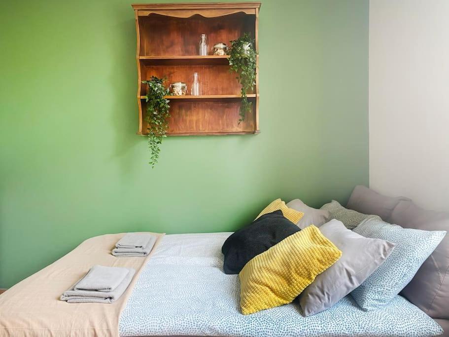 Large 89m2 Apartment, 3 Bedrooms And 2 Bathrooms Apartment *